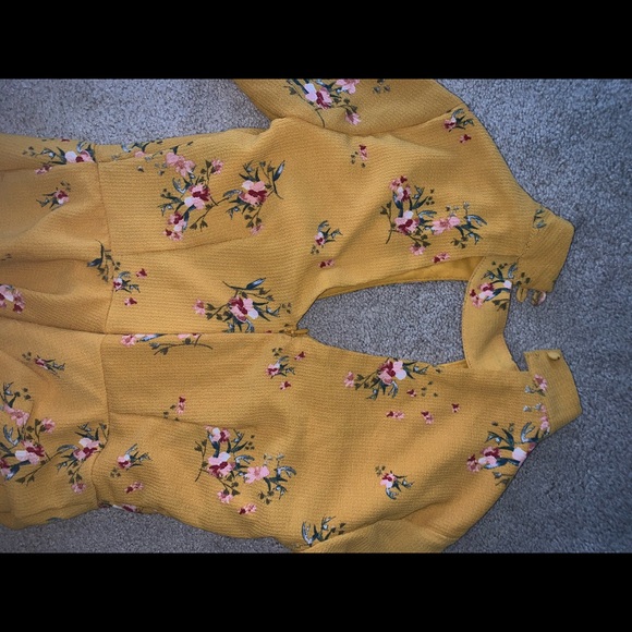 Dark yellow dress with bell sleeves - Picture 6 of 7